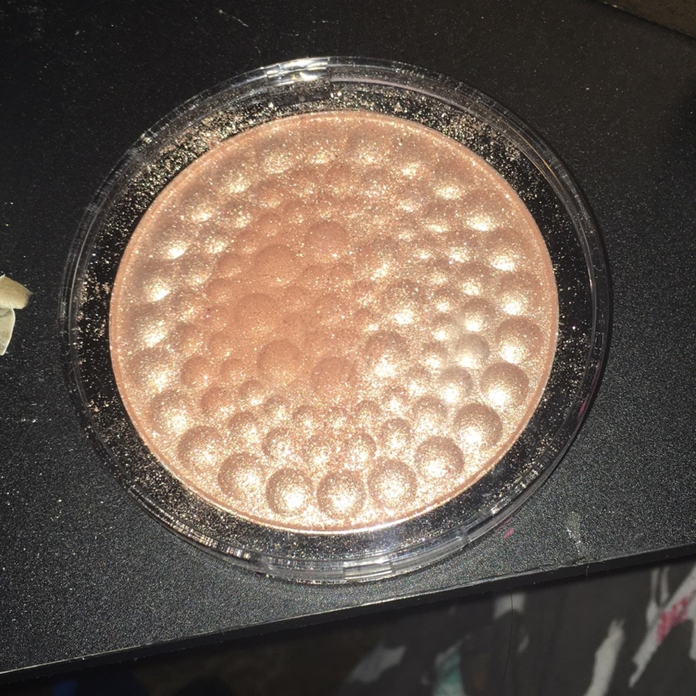 Super glow highlighter